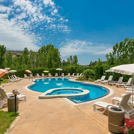 Апартамент Furnished 1bdr With Pool View Uq *