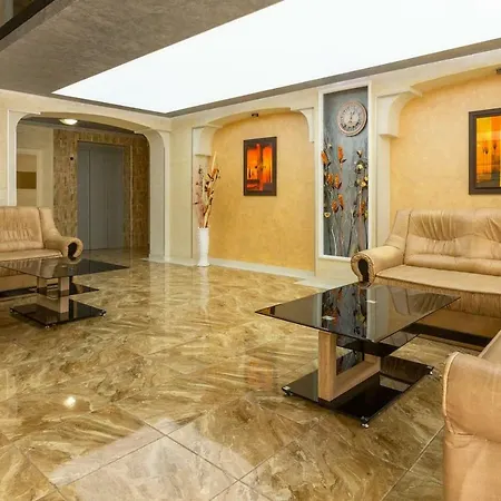 Furnished 1bdr With Pool View Uq Апартамент