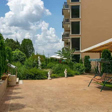 Апартамент Furnished 1bdr With Pool View Uq *